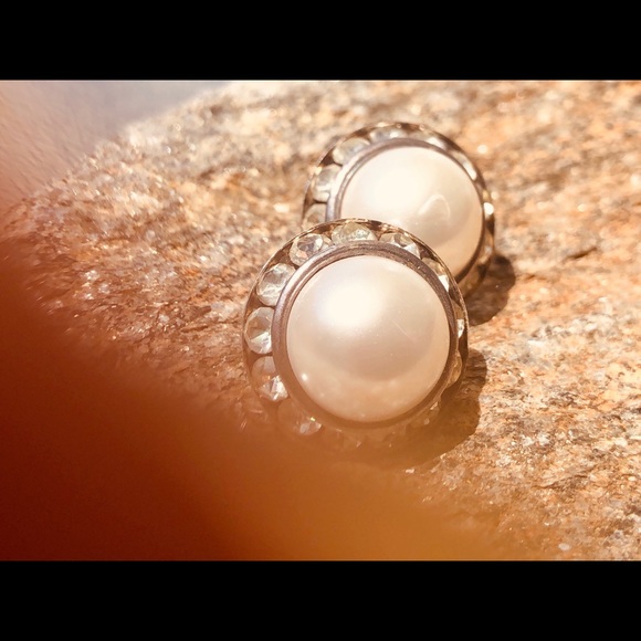 Vintage pearl and Chrystals pearced earrings - Picture 2 of 2